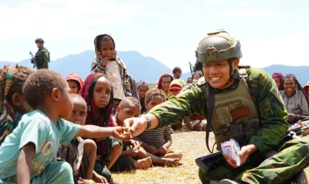 Koops TNI Habema Salurkan Dua Ton Logistik untuk Warga Terdampak Kekeringan di Puncak Papua Tengah