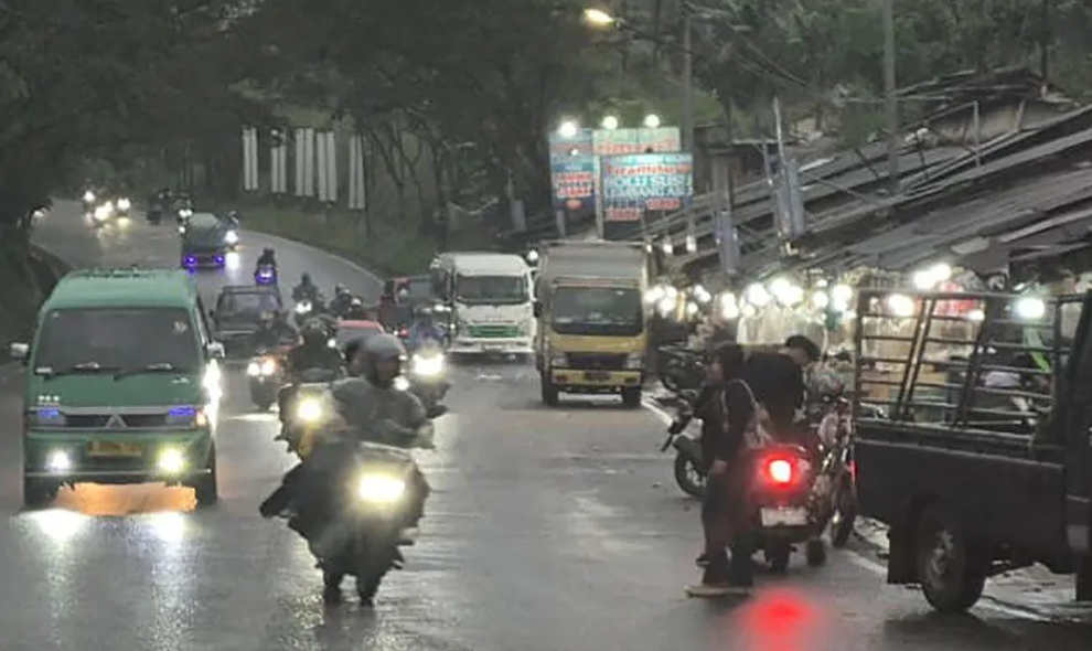 BMKG Ingatkan Potensi Hujan Petir di Wilayah Barat Indonesia pada Minggu
