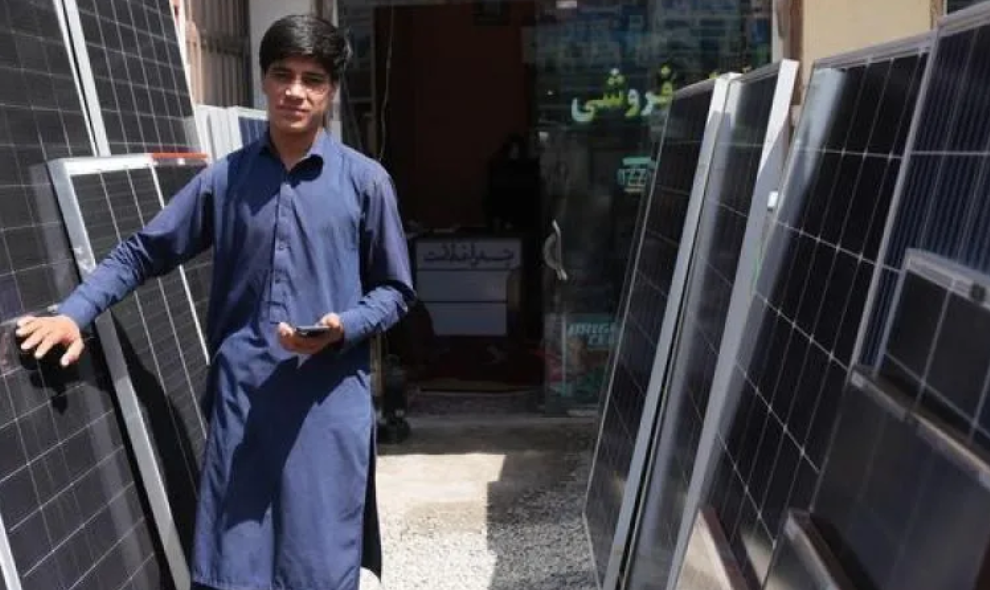 Produk Panel Surya China Jadi Andalan Warga Afghanistan Hadapi Krisis Listrik