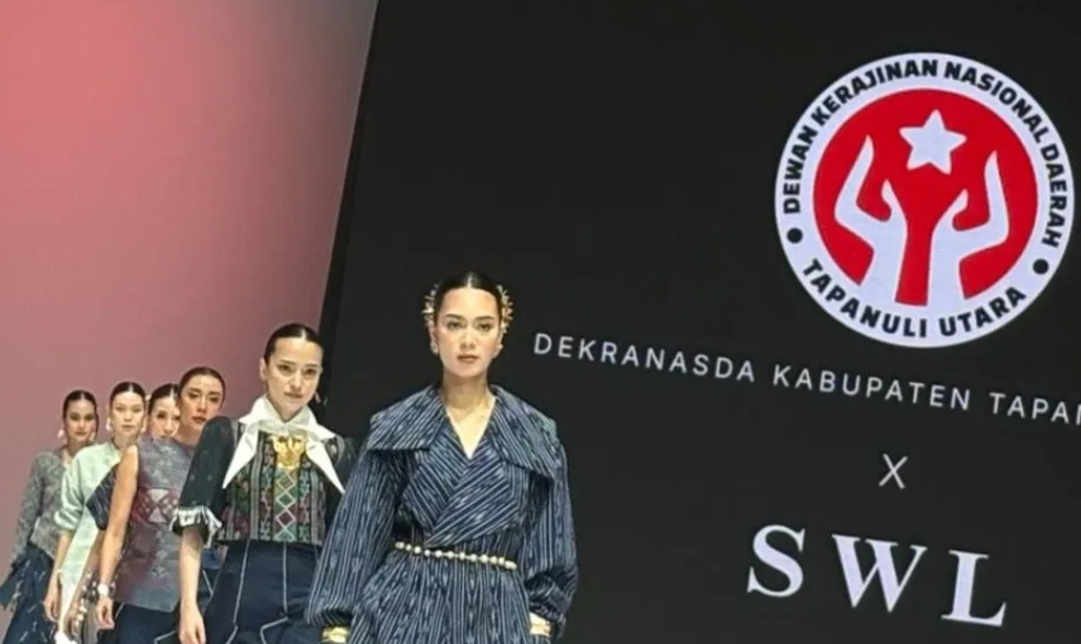 Menpar Menyebut Desainer Berperan Penting Mengenalkan Budaya Indonesia Lewat Fesyen