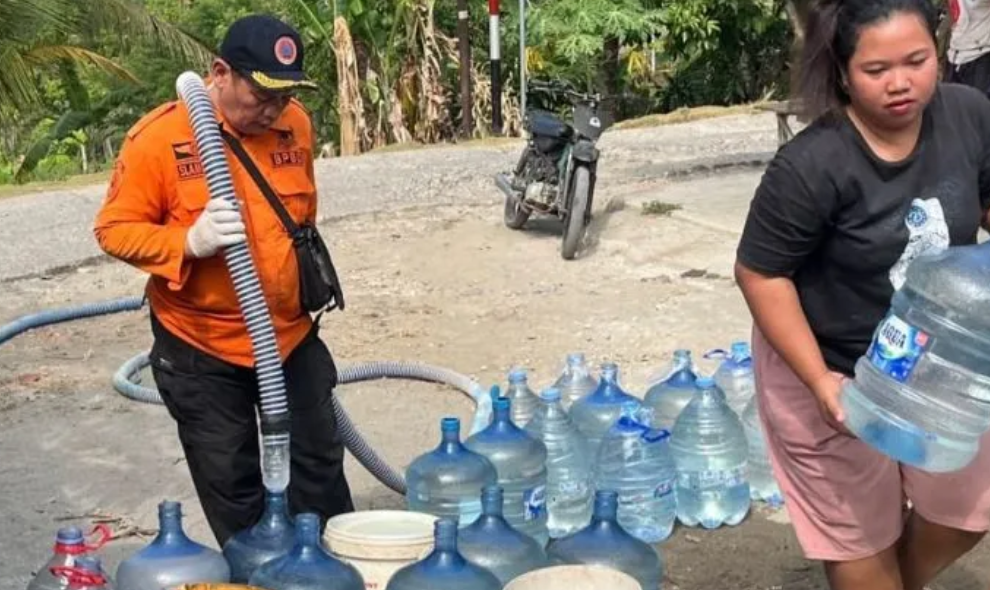 BPBD Cianjur Salurkan 30 Ribu Liter Air Bersih untuk Warga Terdampak Kemarau di Wilayah Selatan