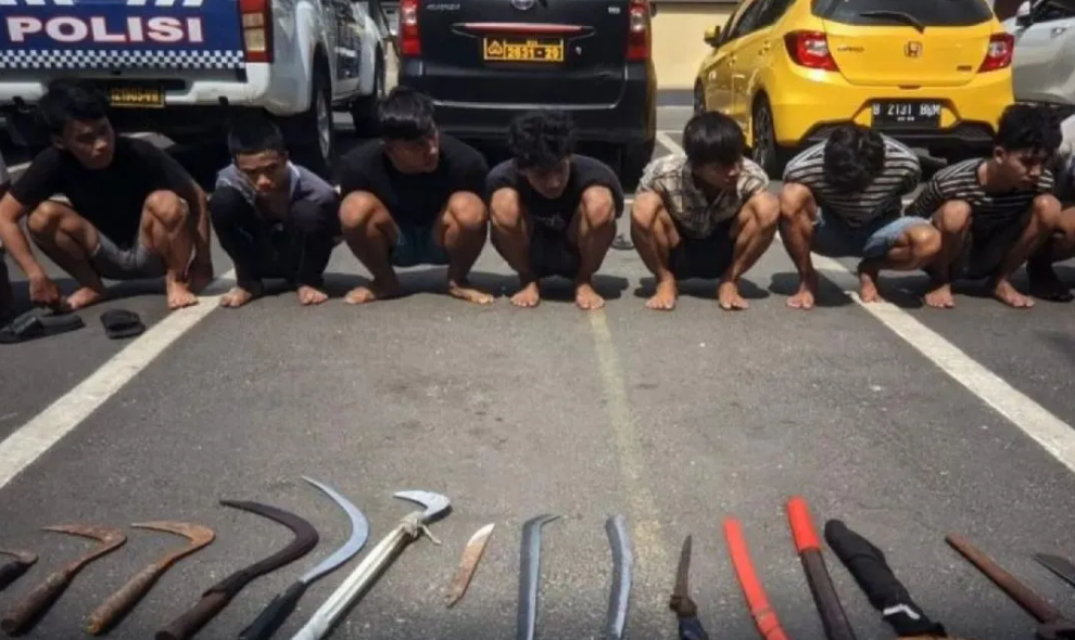 Polisi Amankan Tiga Pemuda Terduga Pelaku Tawuran dan Kejahatan Jalanan di Jakarta Timur