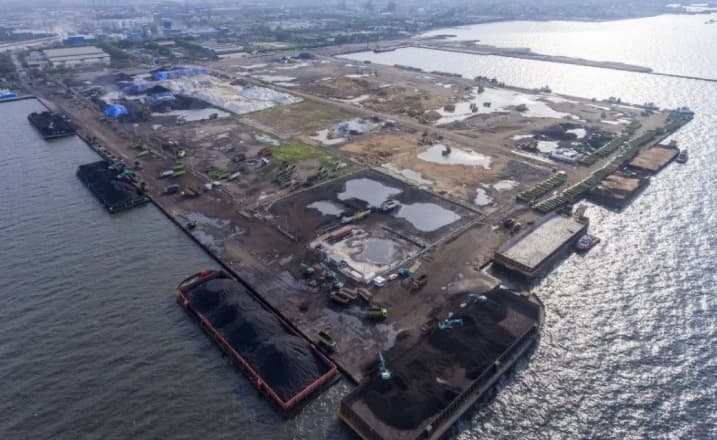 Musim Kemarau Sebabkan Dermaga Marunda Surut hingga Kapal Nelayan Kandas