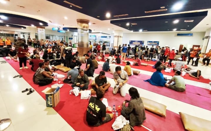 Basarnas Sebut 122 Korban Kebakaran KMP Mutiara Sentosa II Telah Tiba di Darat