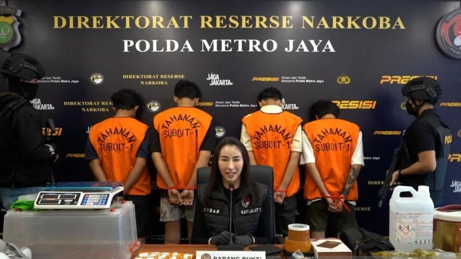 Polda Metro Jaya Bongkar Jaringan Tembakau Sintetis, Empat Tersangka Ditangkap dengan Ratusan Paket Siap Edar