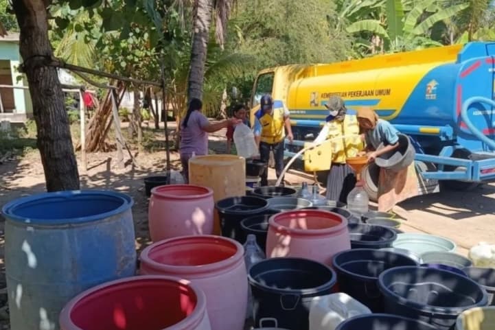 Kementerian PU Salurkan 12.000 Liter Air Bersih untuk Warga Lombok Barat Terdampak Kekeringan