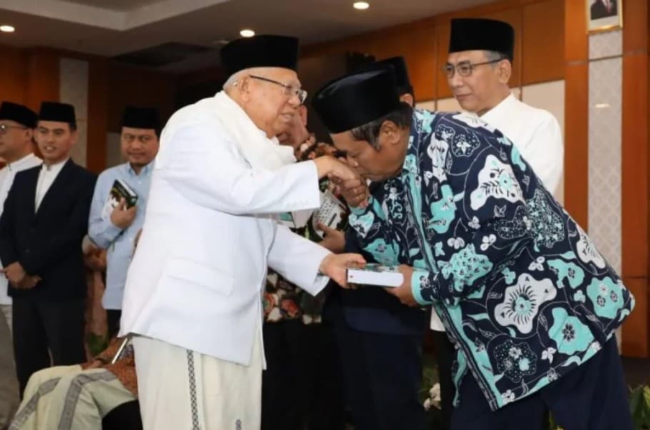 Ma'ruf Amin Meluncurkan Buku Pemikiran Nahdlatul Ulama di Tengah Kehadiran Sejumlah Tokoh Calon Ketua Umum PBNU