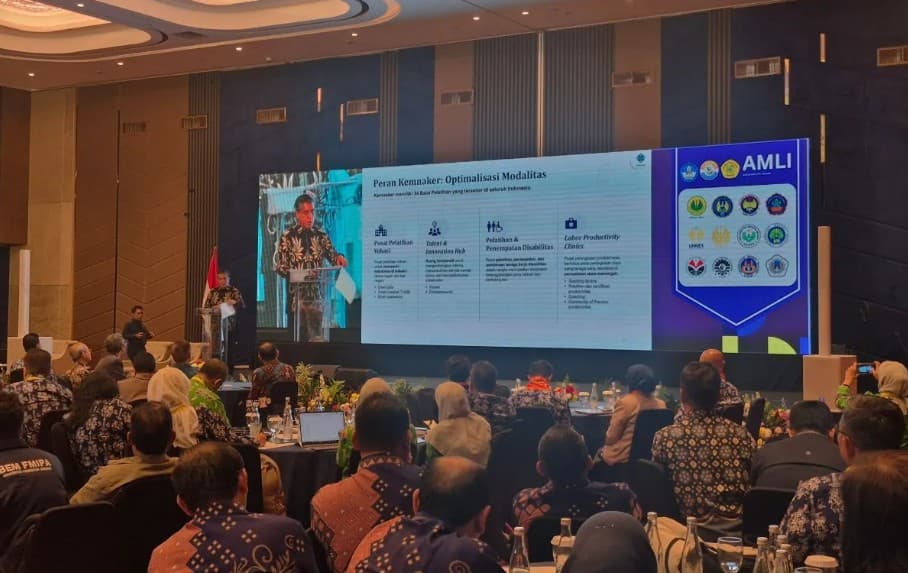 Menaker Yassierli Ajak Kampus Perkuat Kolaborasi dengan Industri untuk Atasi Skill Mismatch Lulusan