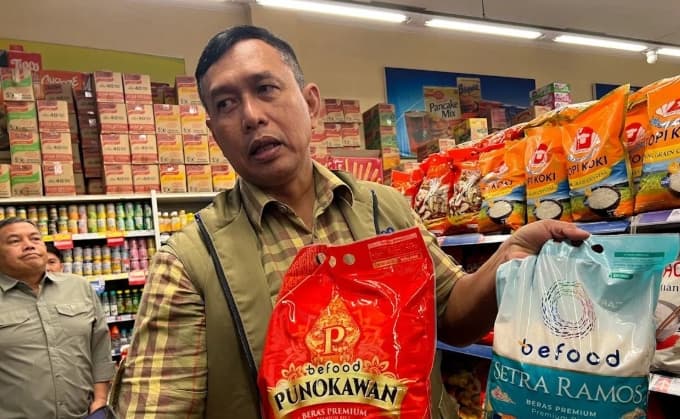Dirut Bulog Sidak Ritel Modern, Pastikan Stok Beras Premium Tetap Aman dan Harga Stabil