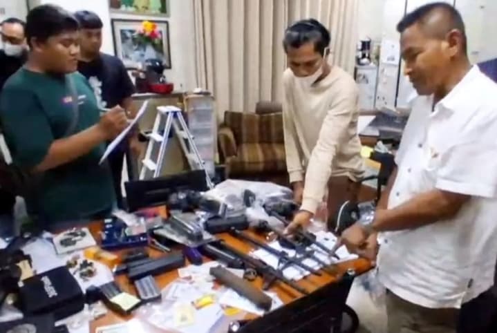 DPR Desak Aparat Usut Tuntas Temuan 995 Senjata Api dan Narkotika di Sekolah Swasta