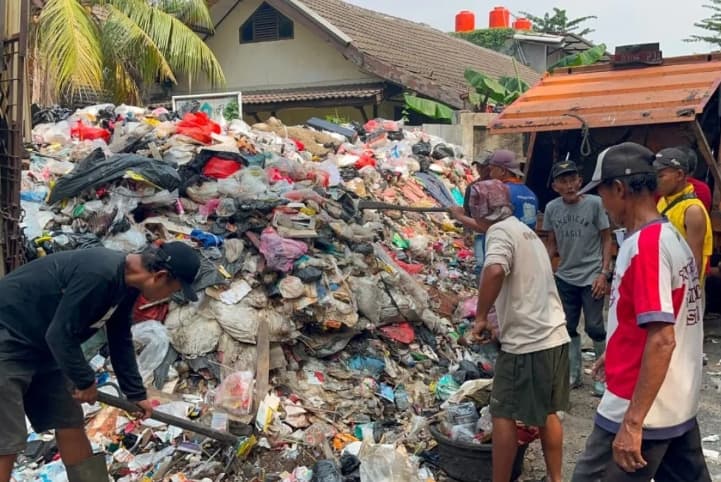 Tumpukan Sampah di Kedaung Kaliangke Kembali Dikeluhkan Warga, Kelurahan Targetkan Tuntas dalam Tiga Hari
