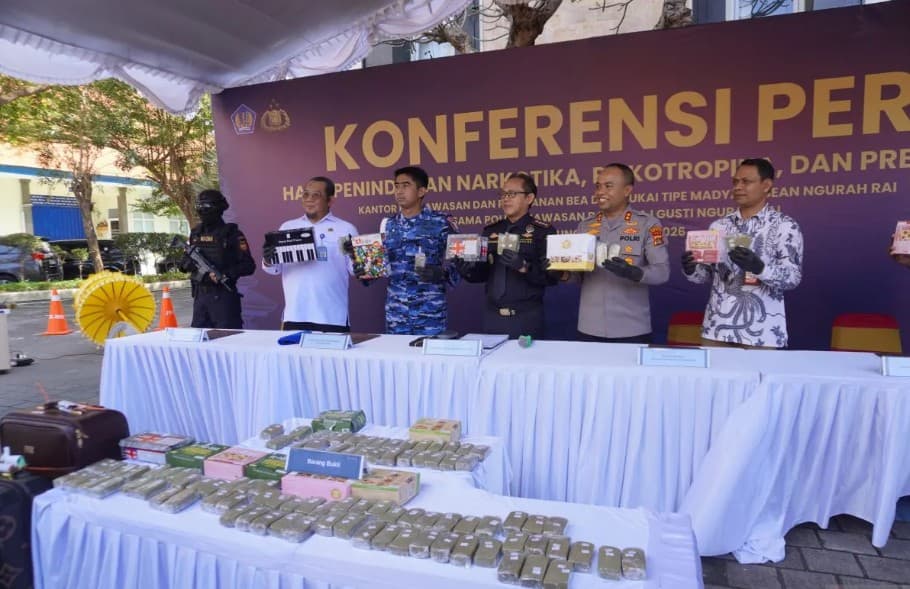 Bea Cukai Ngurah Rai Menggagalkan Dugaan Penyelundupan 10,1 Kilogram Ganja oleh Dua WNA Asal India di Bandara Bali