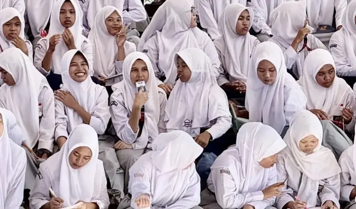 Anna Bangkit dari Ancaman Putus Sekolah dan Kini Berjuang Meraih Beasiswa Kuliah