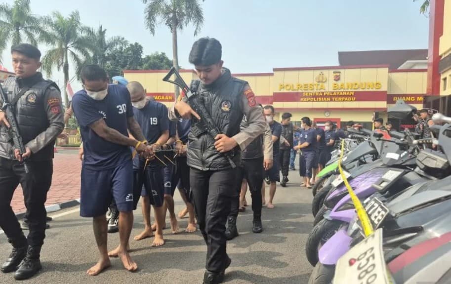 Polresta Bandung Ungkap 29 Kasus Kejahatan Jalanan, 36 Tersangka Ditangkap dan 90 Motor Diamankan