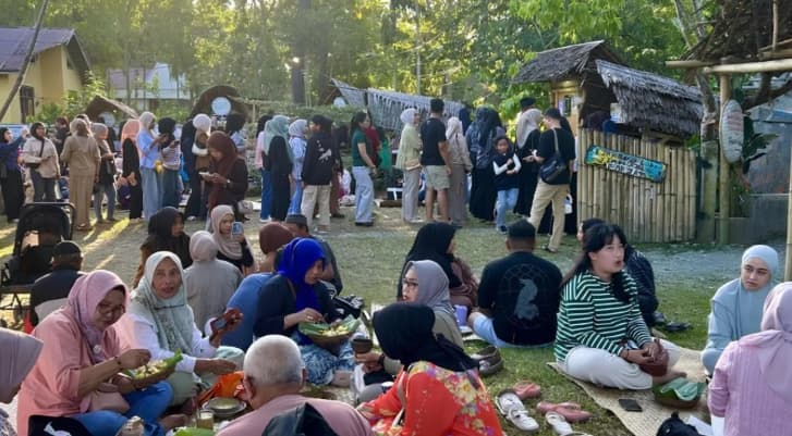 Pasar Ambuwa Mengedukasi Warga Gorontalo Terapkan Gaya Hidup Minim Sampah dan Cintai Pangan Lokal