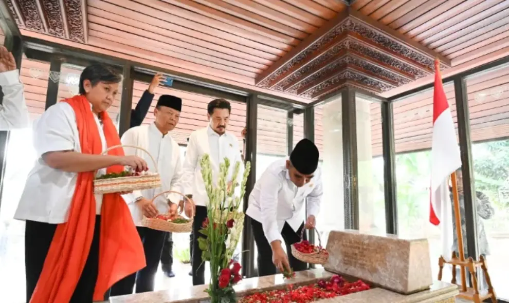 Pimpinan MPR Ziarah ke Makam Bung Hatta, Muzani Ajak Bangsa Menjaga Cita-Cita Kemerdekaan
