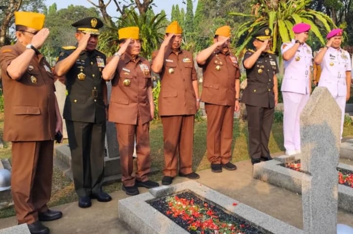 Kemenhan Menggelar Ziarah Nasional Veteran di TMP Kalibata untuk Mengenang Jasa Pejuang