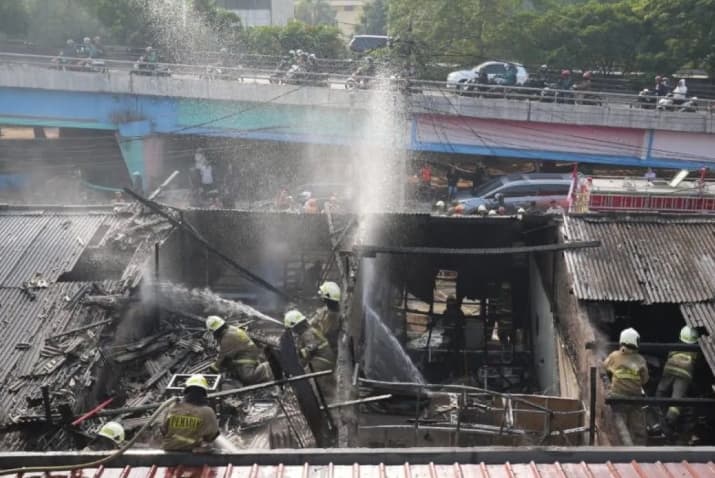 Kebakaran Melanda Warteg dan Bengkel di Tambora, 90 Personel Damkar Dikerahkan