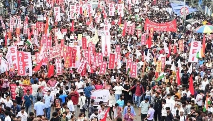 Ribuan Pemuda India Turun ke Jalan Menuntut Reformasi Ujian Rekrutmen
