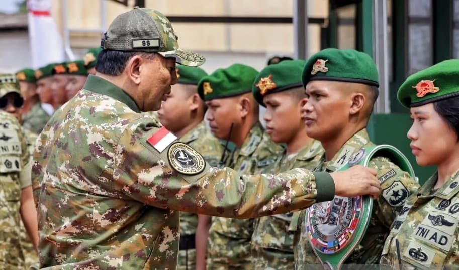 Menhan Sjafrie Cek Kesiapan Yonif TP 899 di Depok, Prajurit Diminta Jaga Keamanan dan Bantu Masyarakat