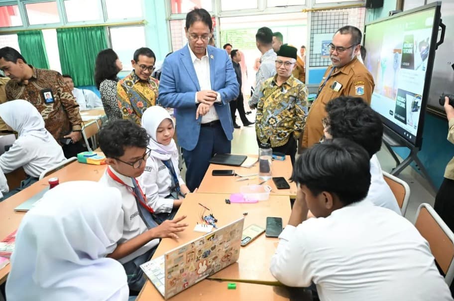 Purbaya Dukung Perluasan Papan Edukasi Digital, Targetkan Satu IFP di Setiap Kelas