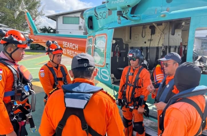 Basarnas Bali Kerahkan Helikopter untuk Bantu Evakuasi KMP Putri Yasmin yang Terbakar di Selat Lombok