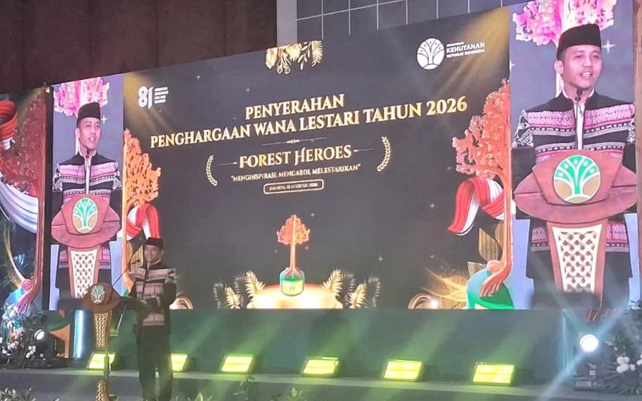 Menhut Raja Juli Sematkan Gelar Pahlawan kepada Petugas Karhutla, OMC Dioptimalkan di Kalimantan