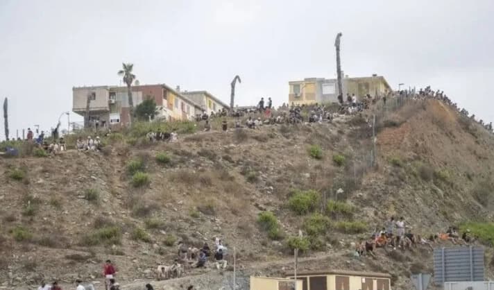 Spanyol Menilai Migrasi Massal ke Ceuta sebagai Ancaman terhadap Integritas Wilayah