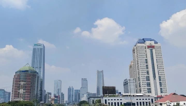 BMKG Prakirakan Jakarta Cerah Berawan Sepanjang Jumat, Suhu Siang Tembus 35 Derajat Celsius