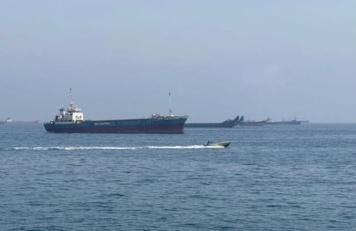 Dua Kapal Tanker ADNOC Diserang Saat Melintasi Selat Hormuz, UAE Mengecam Iran