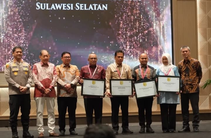 Diskominfo Makassar Raih Penghargaan Pelayanan Publik Berkat Transformasi Digital