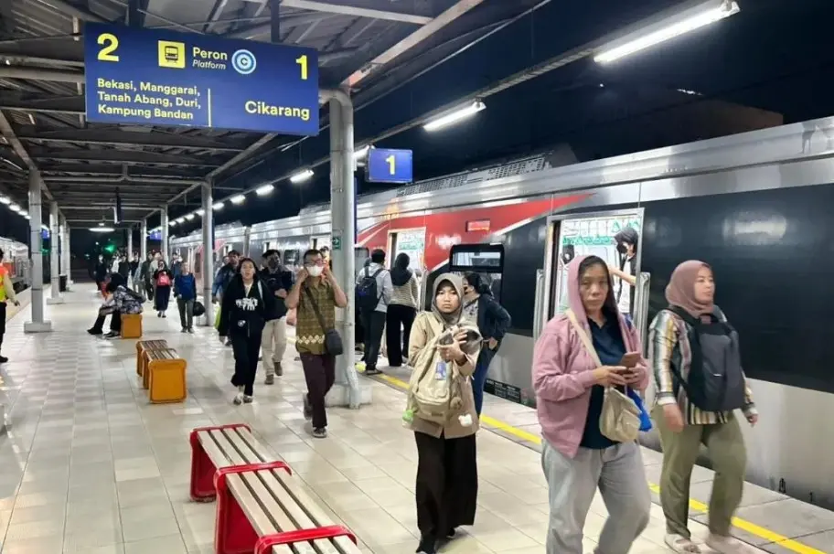 KAI Commuter Tindak Penumpang yang Diduga Rekam Perempuan Tanpa Izin di Stasiun Sudirman