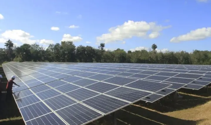 IESR Menilai Pembangunan PLTS dan Penghentian PLTD Perkuat Kemandirian Energi Indonesia