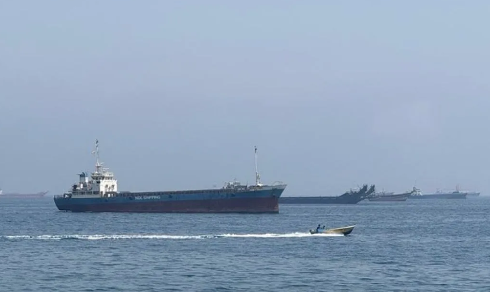 Kapal Milik Perusahaan Negara UEA Diserang saat Melintasi Selat Hormuz