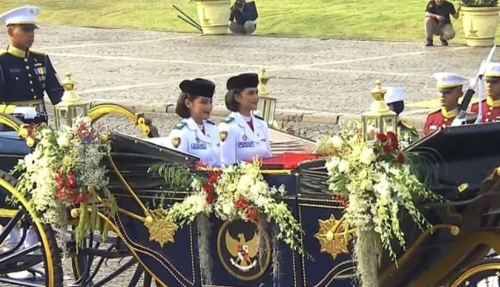 Kereta Garuda Prabayaksa Mengantar Bendera Pusaka dan Teks Proklamasi ke Istana Merdeka