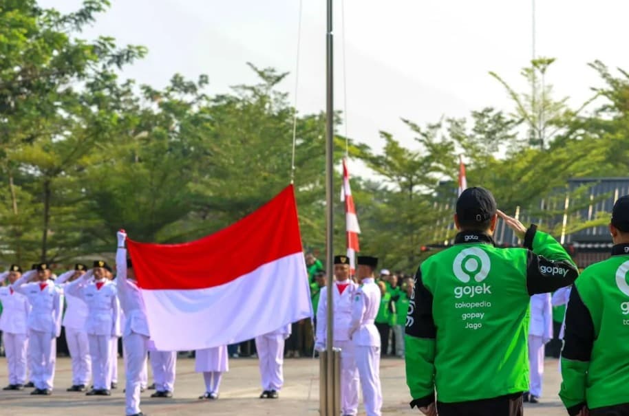 47 Mitra Gojek Kibarkan Merah Putih, Angkatan Pertama Gojek Paskibra Warnai HUT Ke-81 RI