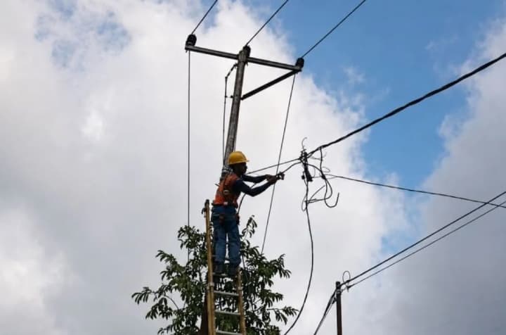 PLN Pulihkan Listrik Flores 100 Persen Pascagempa M7,7, Seluruh Pelanggan Kembali Menyala