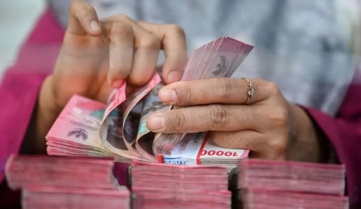 Rupiah Diprediksi Melemah saat Pelaku Pasar Menanti Keputusan Suku Bunga BI