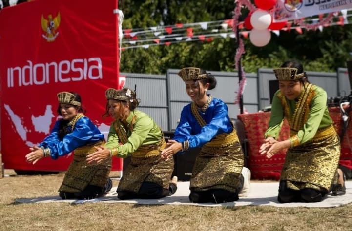 WNI di Belgia Galang Donasi dan Doakan Korban Bencana saat Peringatan HUT Ke-81 RI