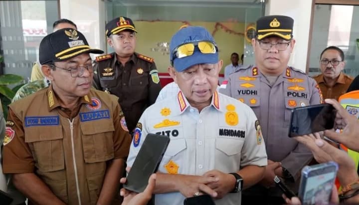 Mendagri Tito Inspeksi Pemulihan Pascagempa NTT, Evakuasi Korban dan Infrastruktur Jadi Prioritas