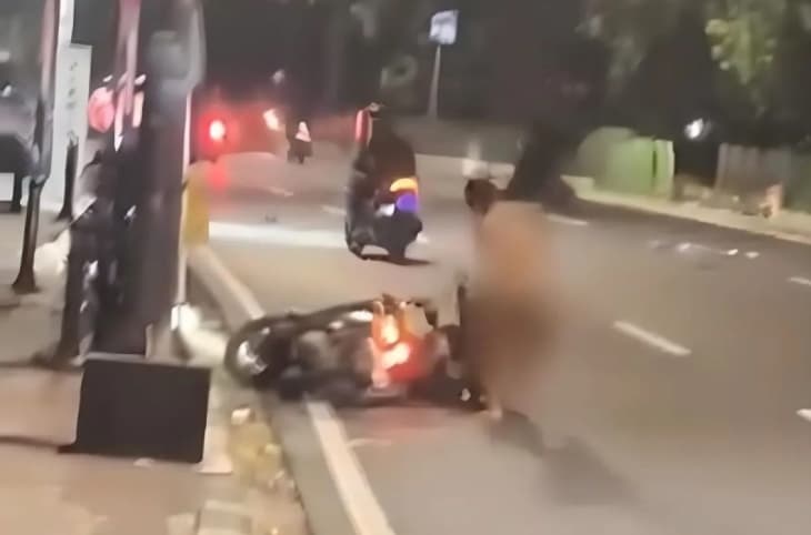 Petugas Mengamankan Pria Tanpa Busana yang Mengamuk di Lenteng Agung