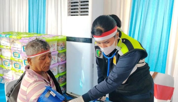 Polda Sumut Gelar Cek Kesehatan Gratis untuk Warga Desa Maduma di Samosir