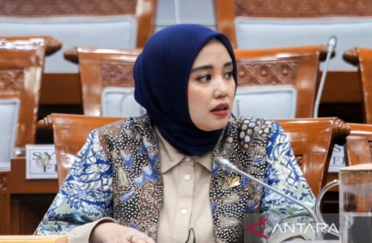 DPR Mendesak Pemerintah Perbaiki Status Guru Madrasah Swasta di Tengah Pembenahan PPPK