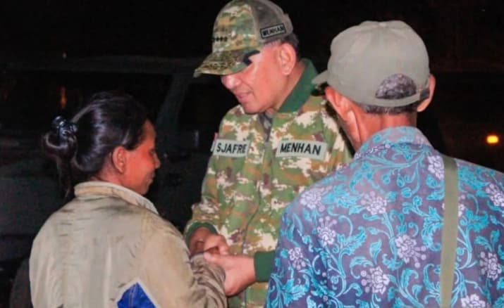 Menhan Sjafrie Menemui Korban Gempa NTT dan Mendengar Langsung Kebutuhan Warga