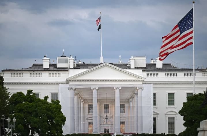 Trump Mengancam Perang Ekonomi Besar-besaran untuk Mengisolasi Iran