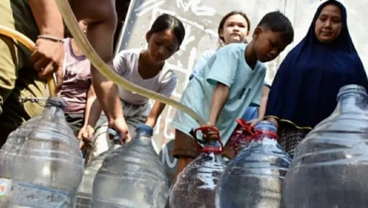 Kekeringan Melanda 15 Desa, BPBD Karawang Menyalurkan 828 Ribu Liter Air Bersih