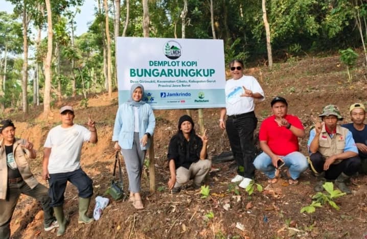 Jamkrindo Dorong Kemandirian Ekonomi Warga Garut melalui Sampah, Pertanian, dan Teknologi