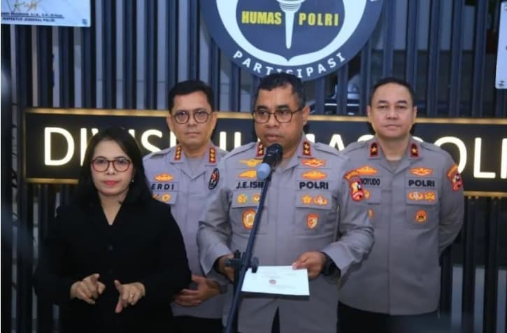 Polri Beri Penghargaan kepada Personel Polda Aceh yang Tangani Pengibaran Bendera Bulan Bintang