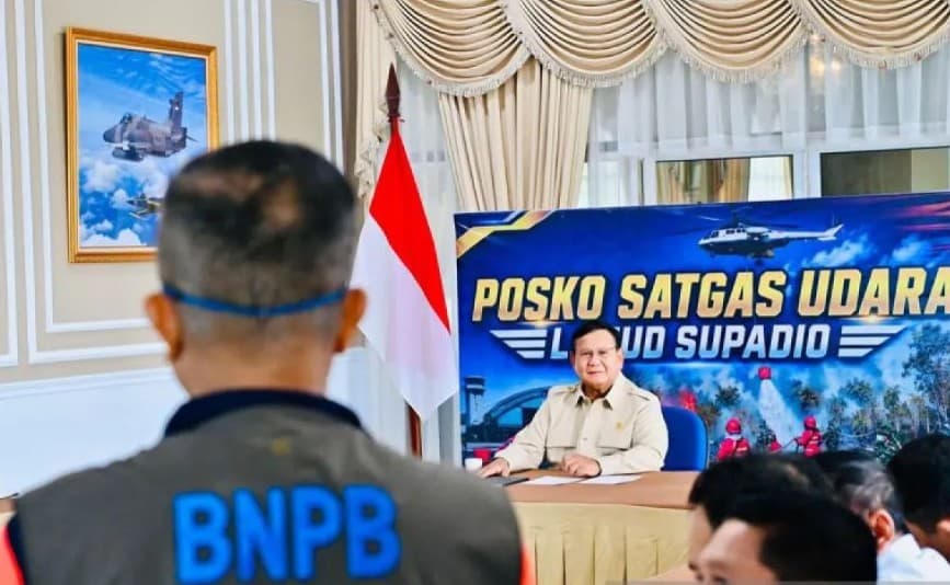 Prabowo Tiba di Kalimantan Barat dan Langsung Pimpin Rapat Penanganan Karhutla