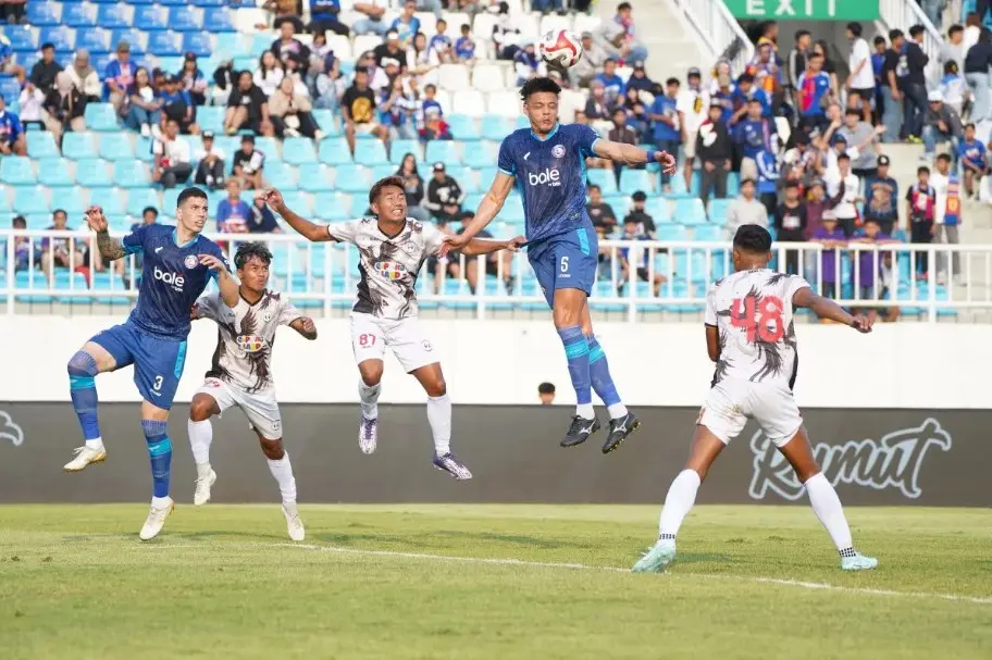 Arema FC Menundukkan Rans Nusantara FC 2-0 lewat Gol Diego Landis dan Gustavo Franca